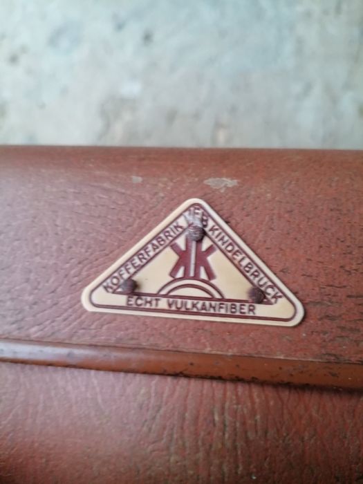 Ретро куфари от пресован картон