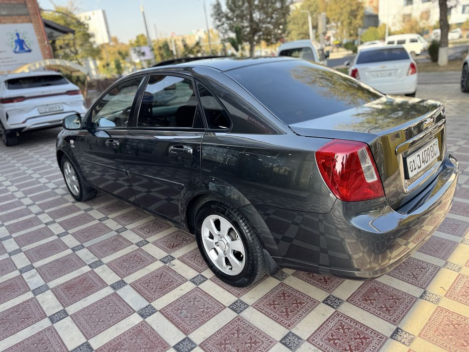 Gentra avtomat sotiladi