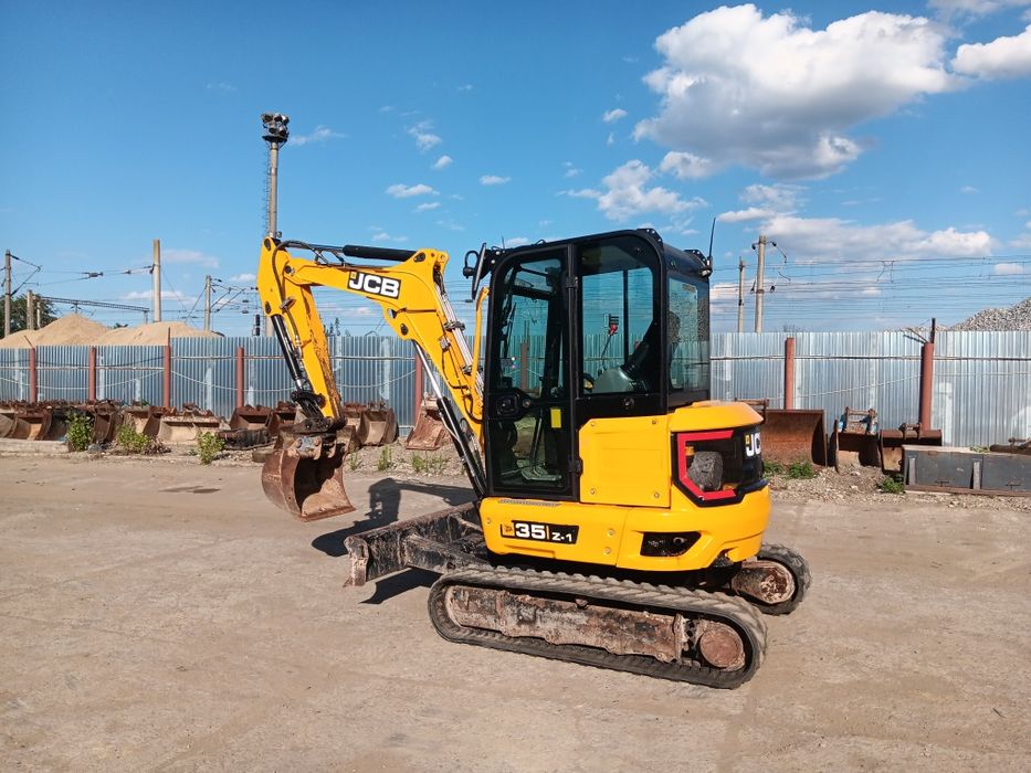 Vând miniexcavator jcb 35z1