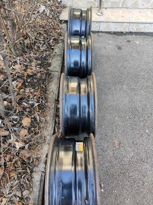 Jante auto second-hand.