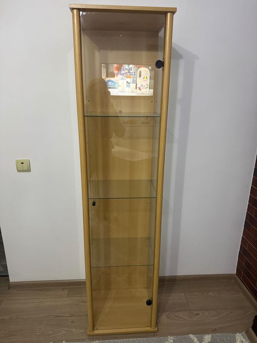Vitrină de sticlă