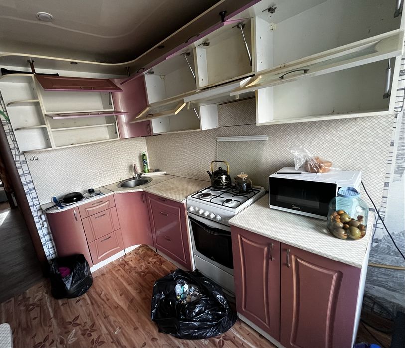 Продам кухню 40000