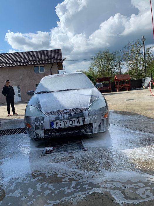 Vând sau schimb Ford focus