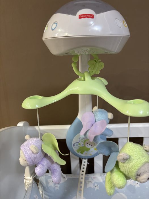 Активна гимнастика Fisher price + въртележка за легло Fisher price