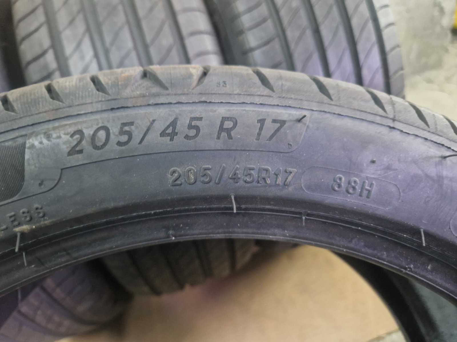 4 Michelin R17 205/45
нови летни гуми
DOT0922
