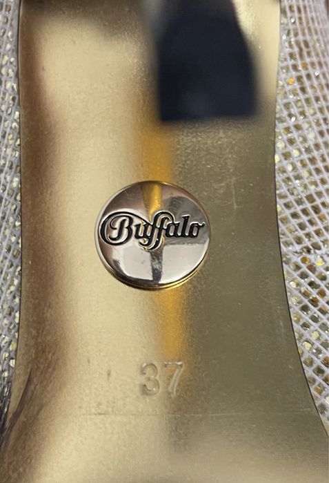 Pantofi aurii Buffalo