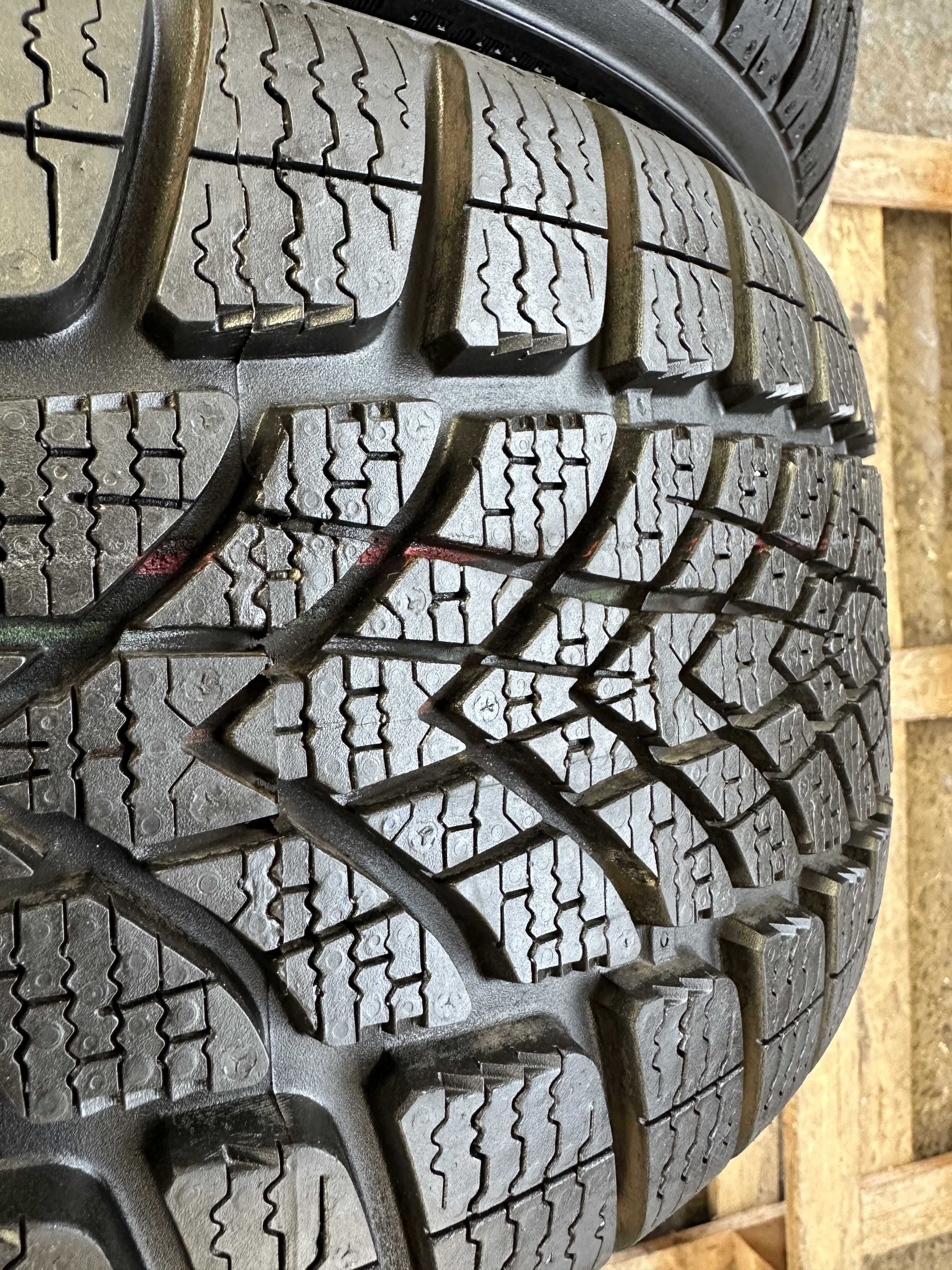 SET 2 Anvelope NOI Iarna 205/45 R17 DUNLOP SP WINTER SPORT runflat