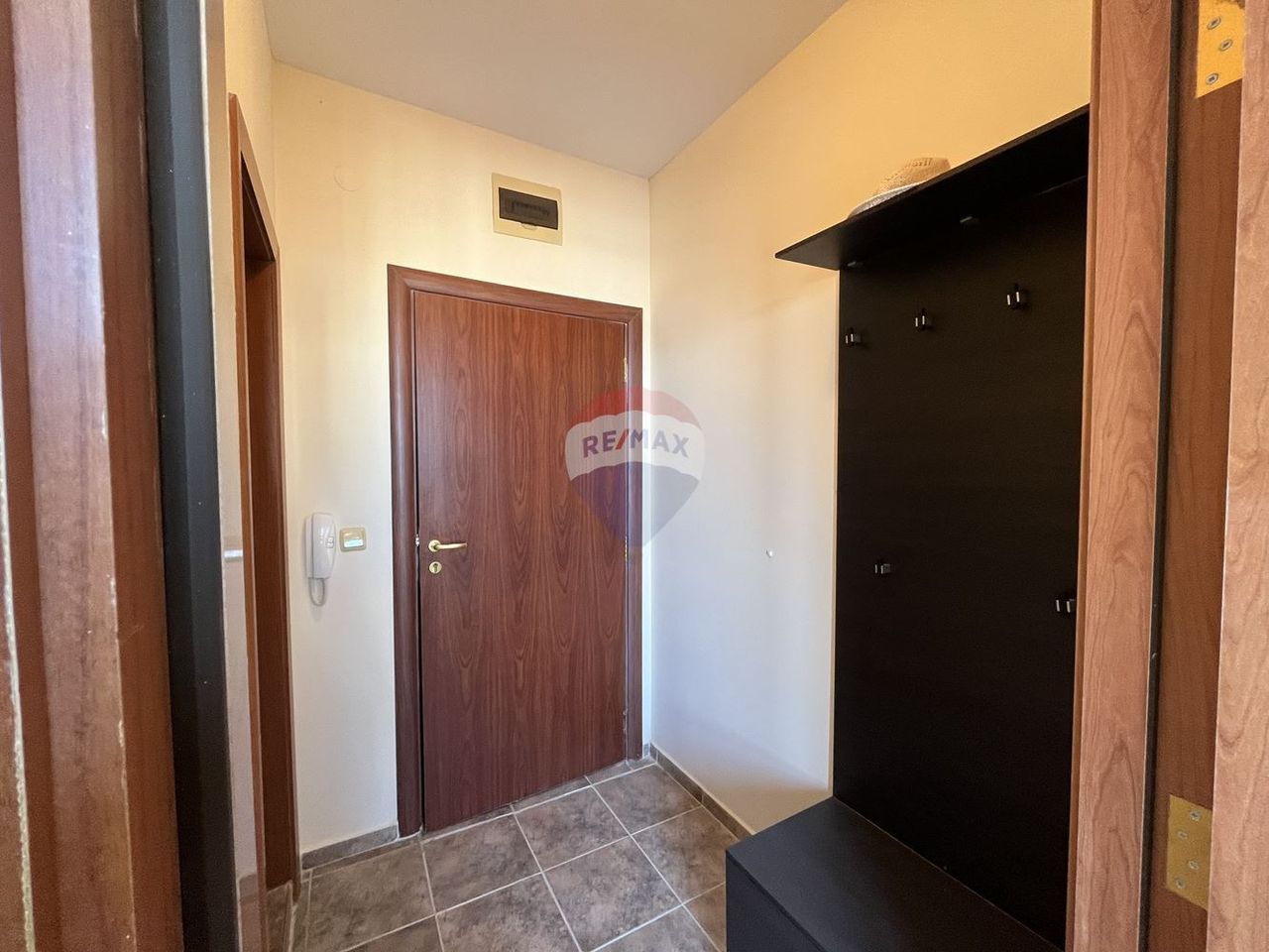 Продава се Двустаен апартамент в к.к. Златни пясъци - 46 кв.м за 1131 €/кв.м - Снимка #4