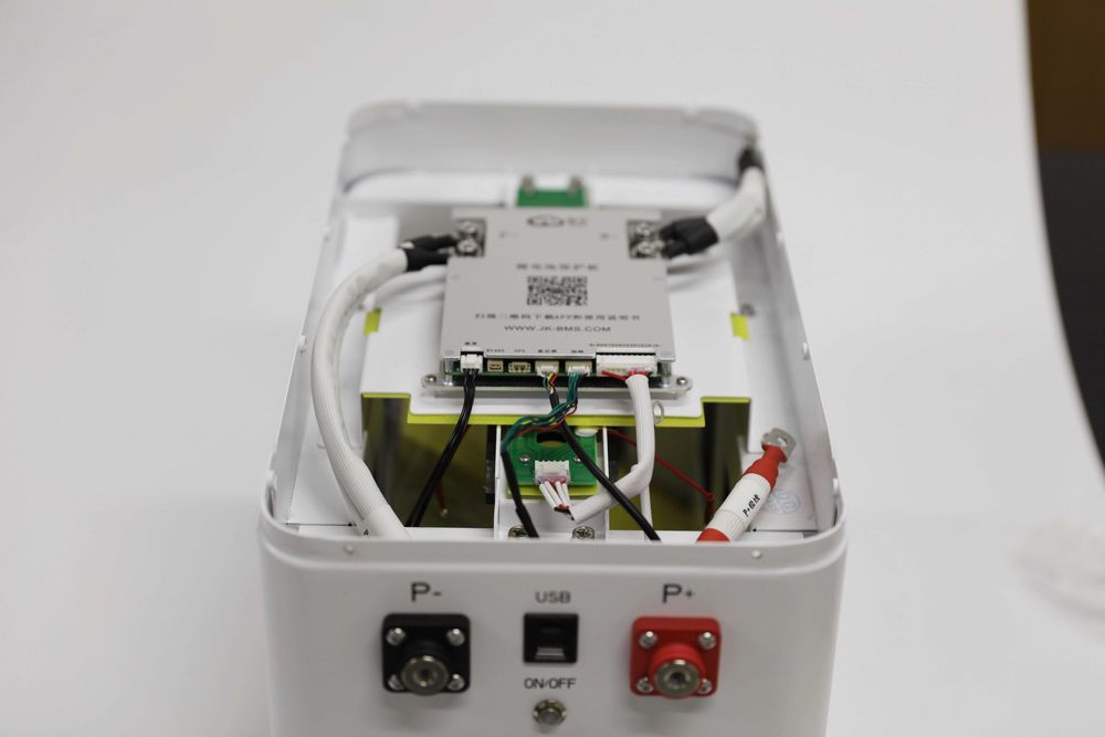 Baterie Lithium 4. 224KW 12 v 330Ah LifePo4 Panouri solare tractiune