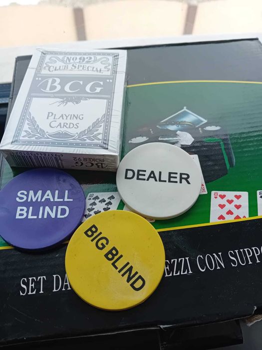 Set poker sigilat. Pret 100 lei fix