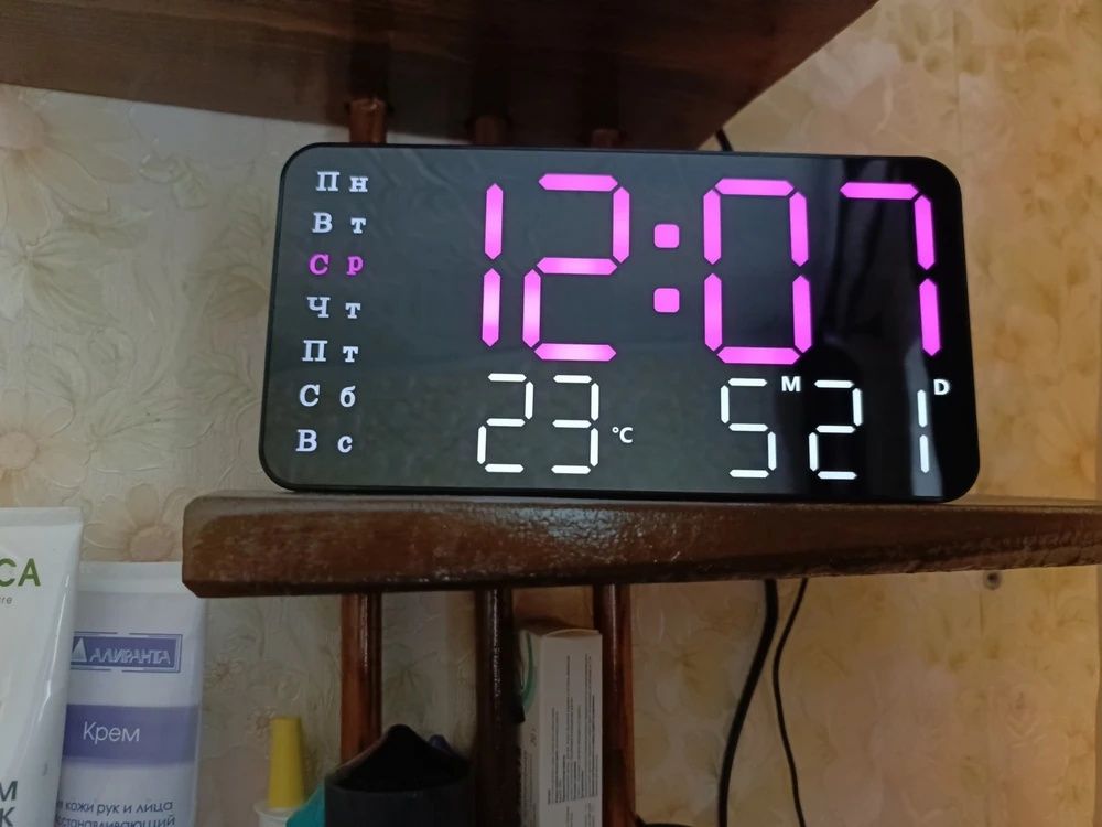 Умные настольные часы на русском
