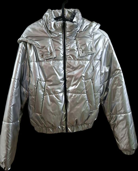 Сребристо лъскаво късо яке Bershka XS размер