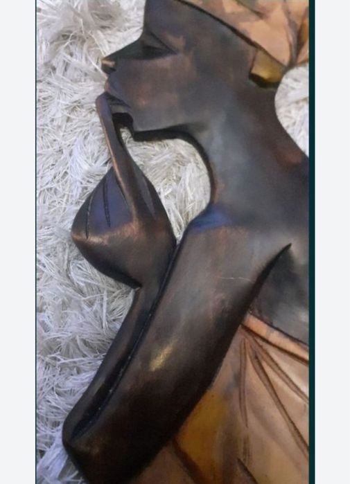 figurina deosebita lemn