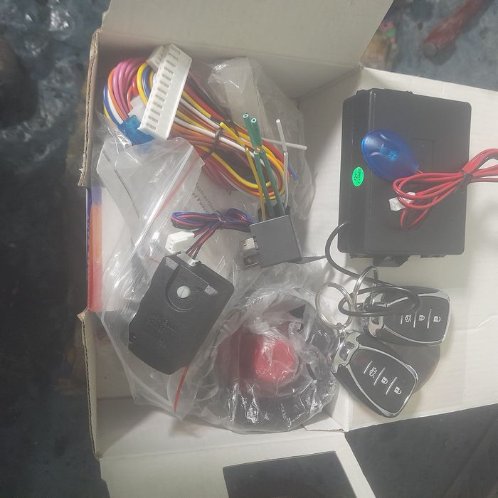 Yangi xali ishlatilmagan xama narsasi bor komplekt