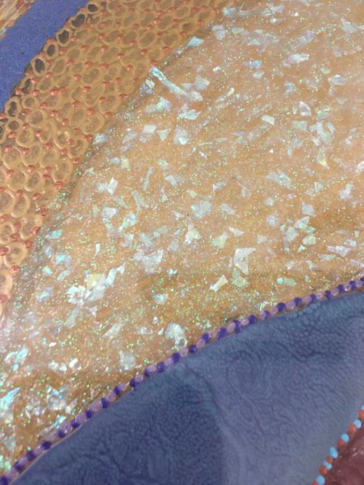 Продавам маса с ръчно рисувано стъкло