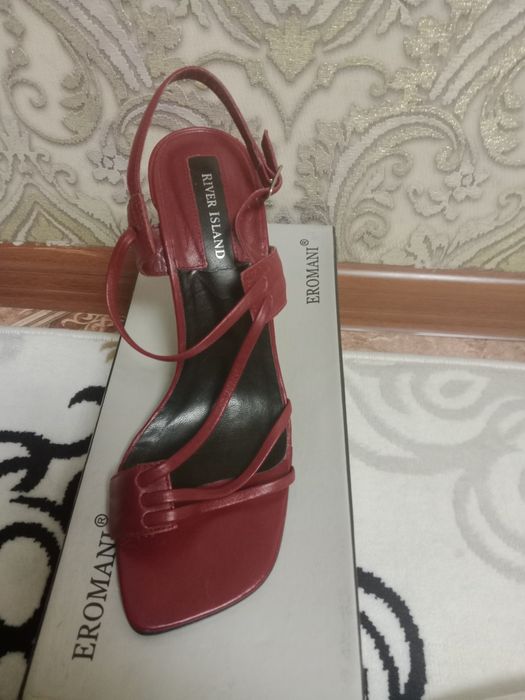 Продам босоножки вечерние