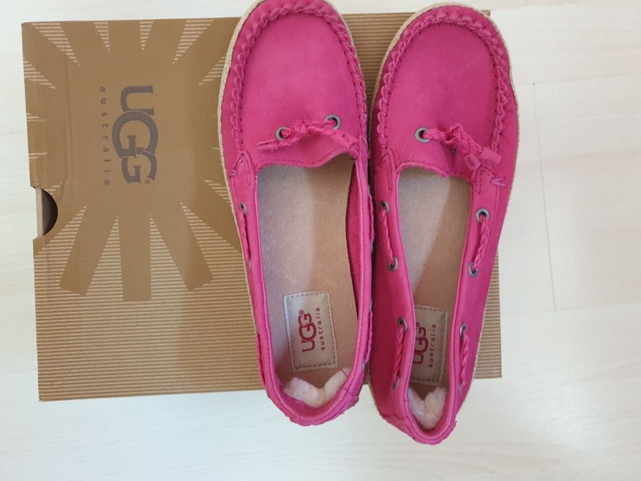 Обувки UGG