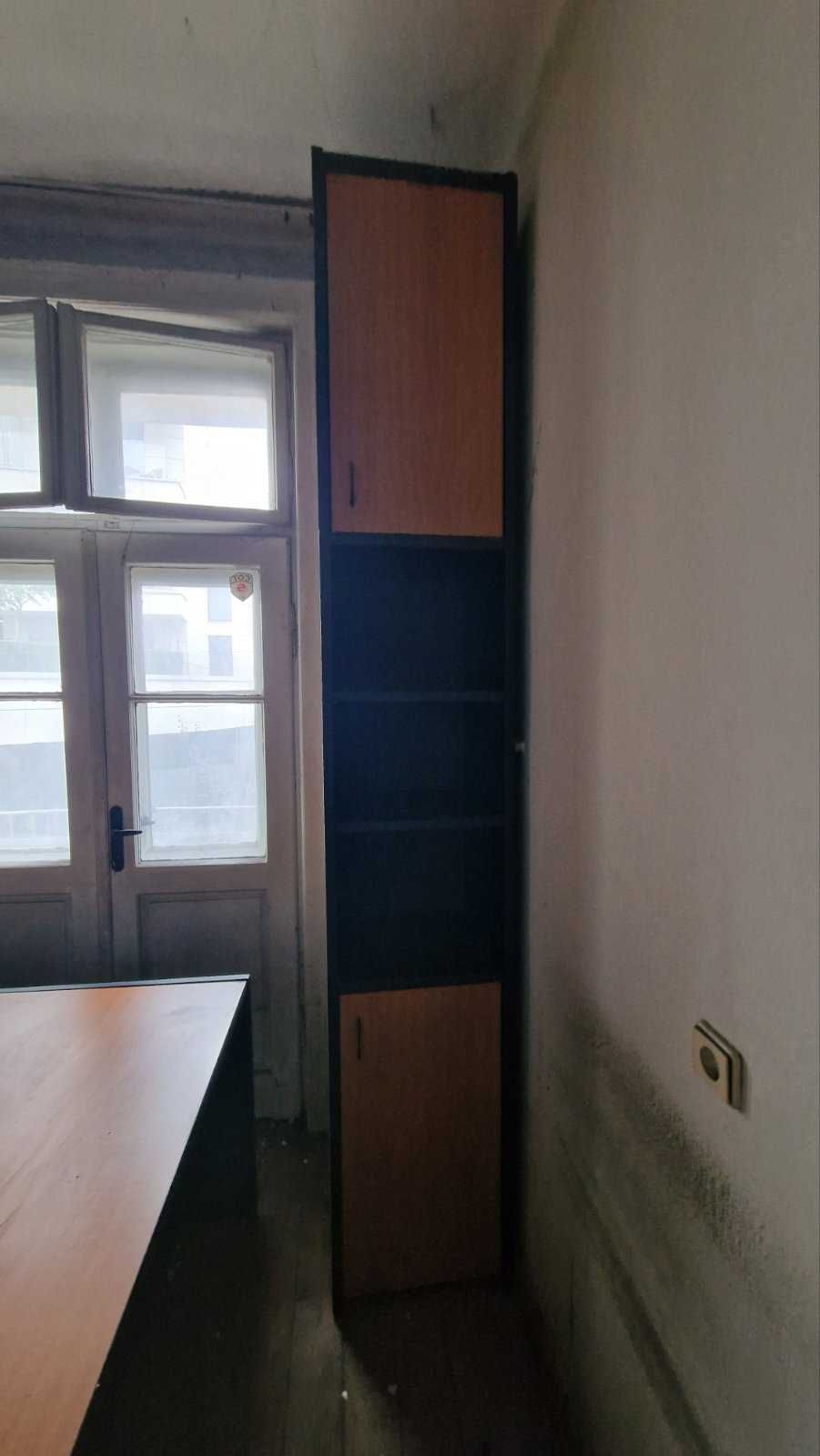 Продавам офис шкаф / етажерка