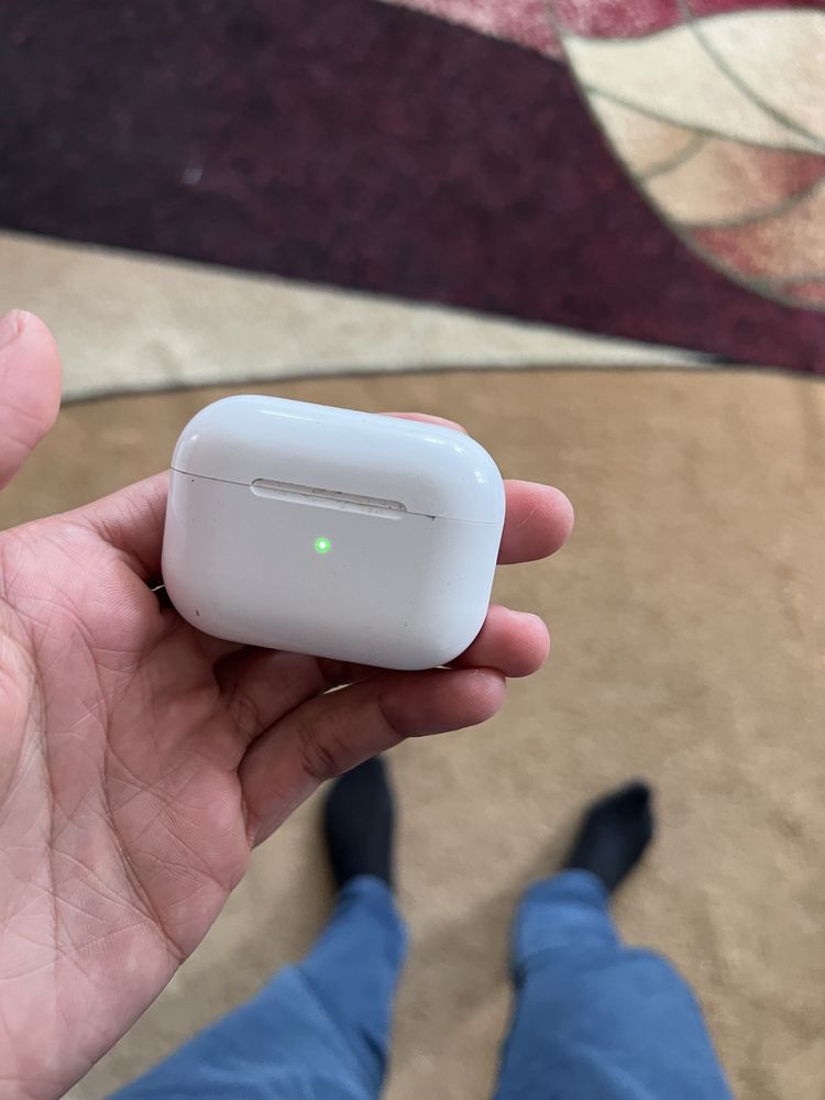 Продам кейс от наушников Airpods