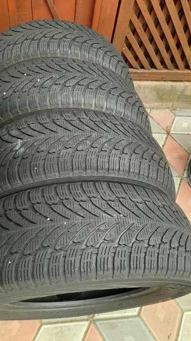 Vând 4 anvelope de iarna 225 65 r17 NOKIAN