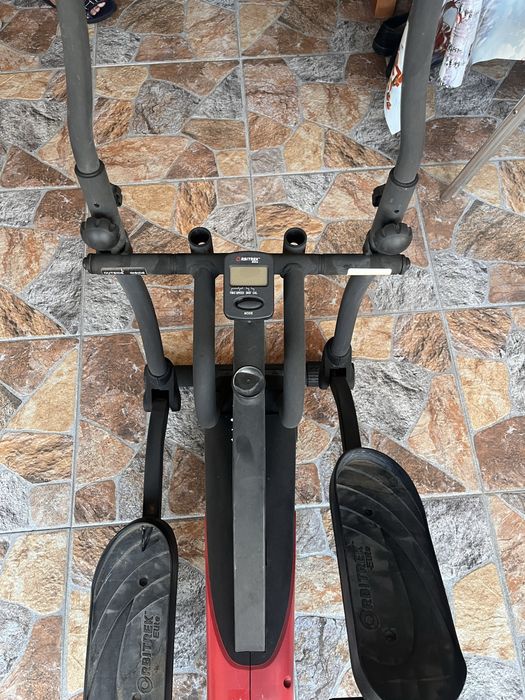 Vand bicicleta de exercitii