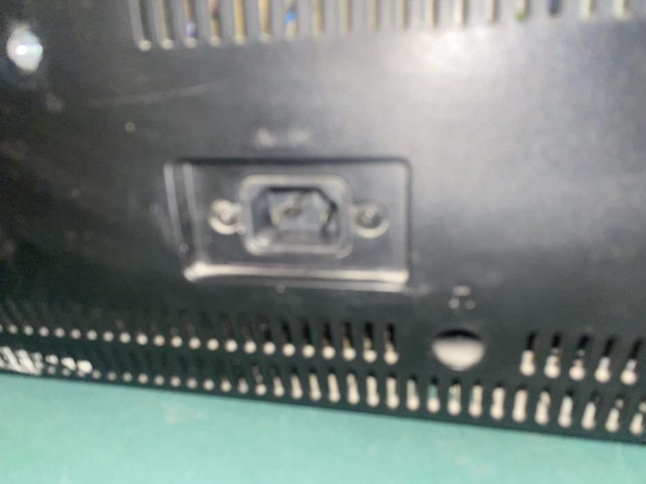 Plasma LG functionala,latime 63 cm ,lungime 92 cm,are toate cablurile