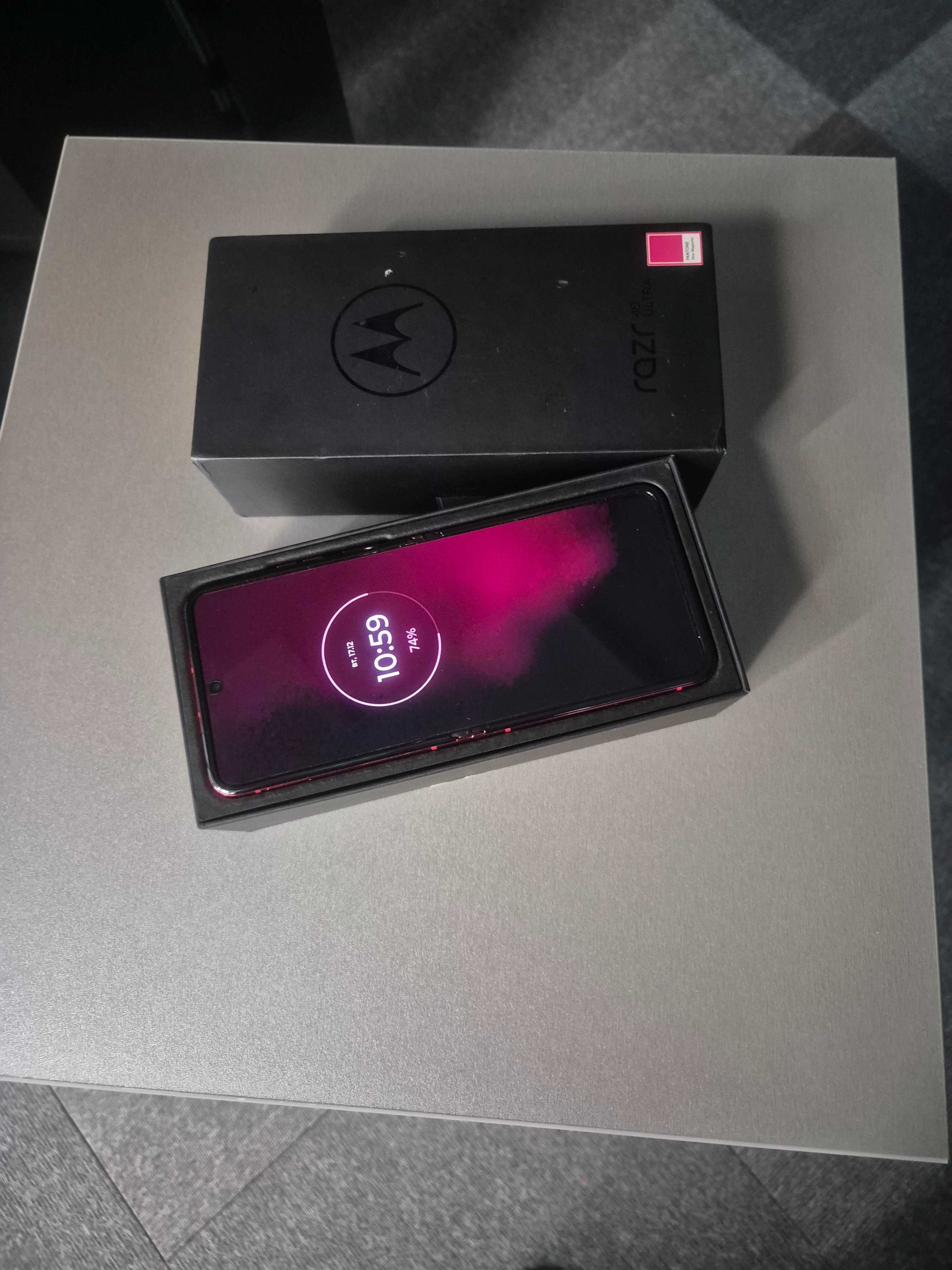 Motorola 40 Razr Ultra