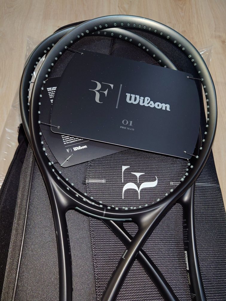 Wilson RF 01 320. Blade 16/19.Ultra Noir Black.