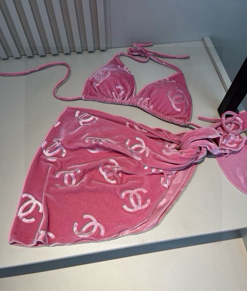 Costum de baie Chanel