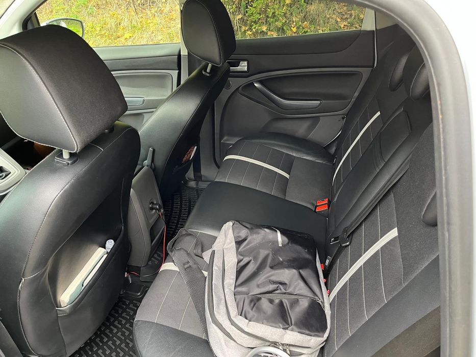 Vând Ford kuga Titanium 4x4 automat  Euro5 163cp