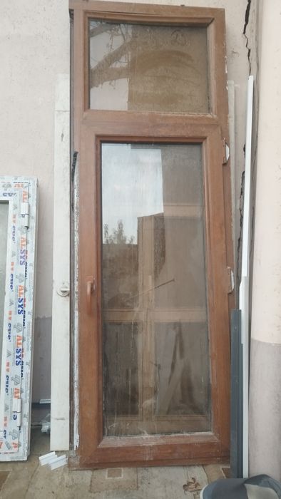 Akfa rom va fortochka sotiladi