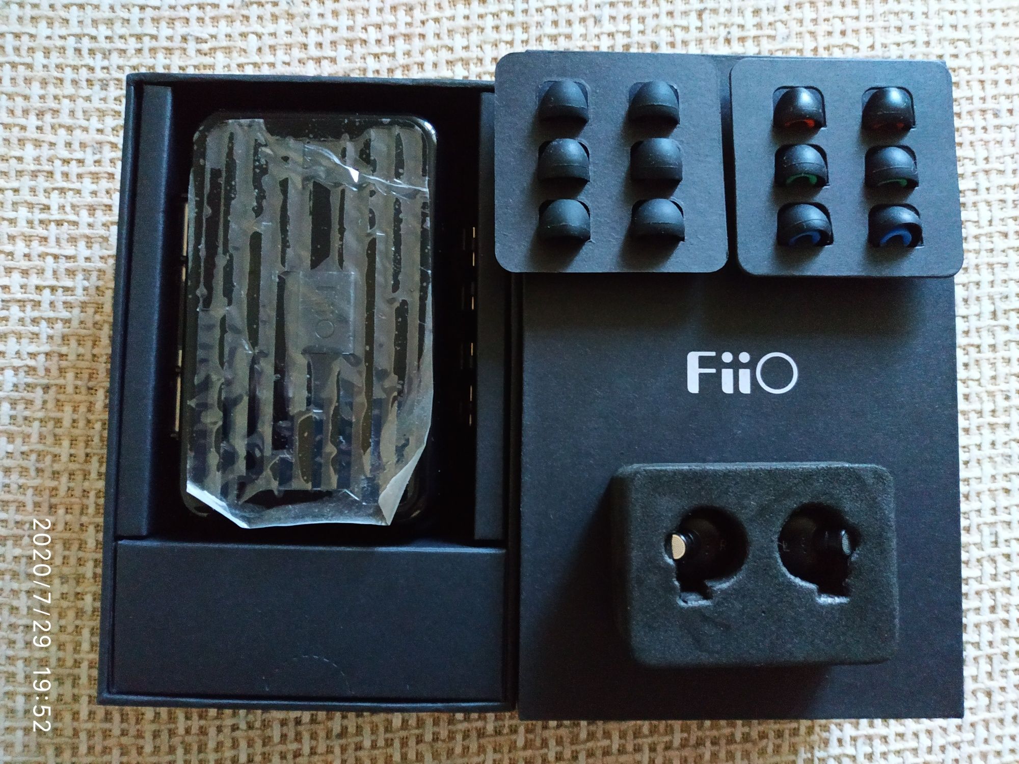 Продаются наушники Fiio F5.