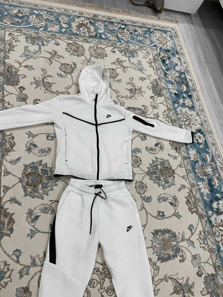 Nike Tech Fleece