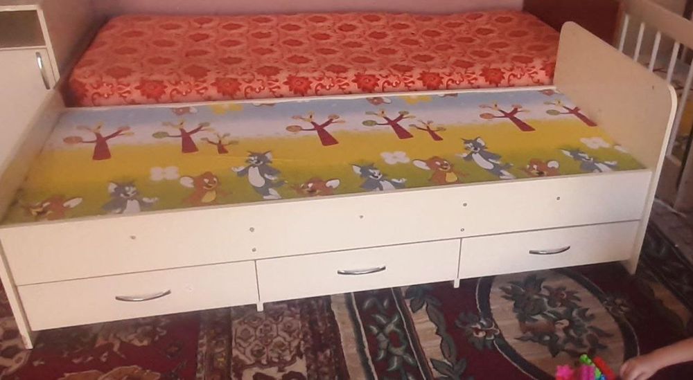 Детский кровать 2 штук в отличном состоянии