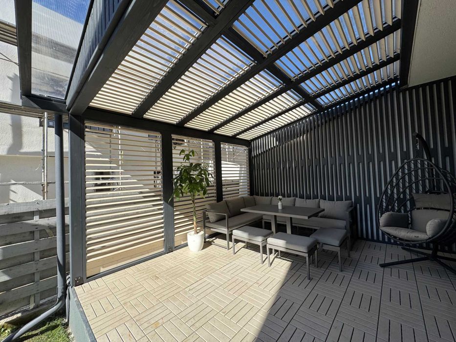 Terasă lemn stratificat - cu sistem de umbrire - glisiere