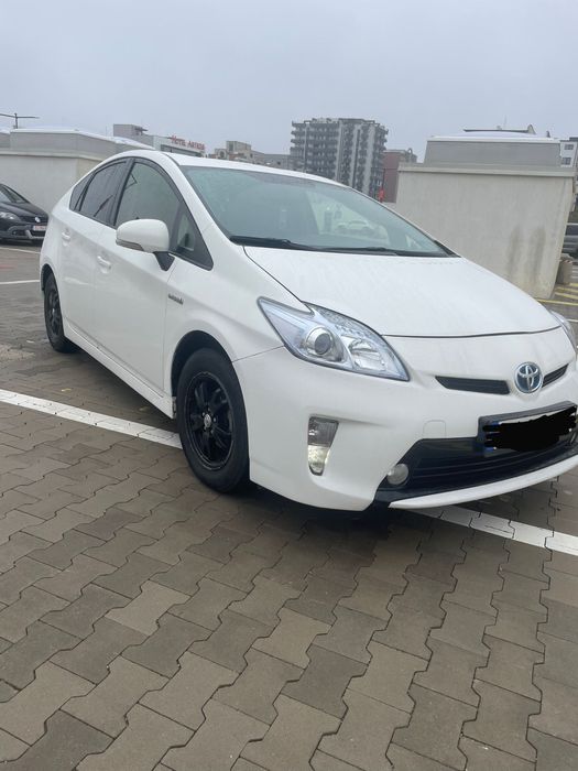 Vand doua Toyota  prius 2012 cu Gpl si alta 2010 fara gpl
