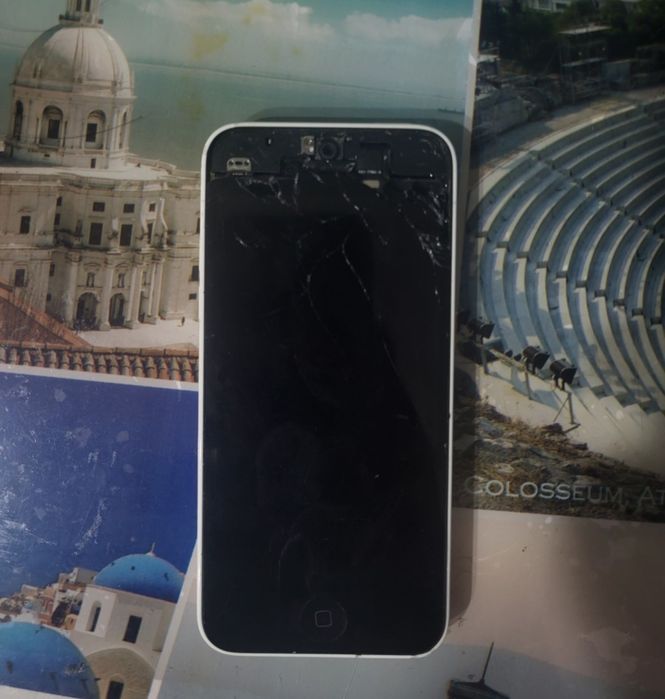 iPhone 5c: Неисправность
 * Проблема: Разбит (сломан) модуль диспле