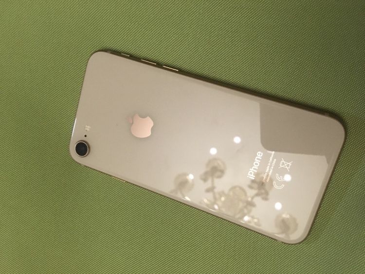 Продам iphone 8