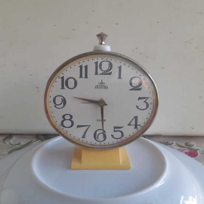 Ceas desteptator de masa mecanic- ARADORA fabricat la ARAD
