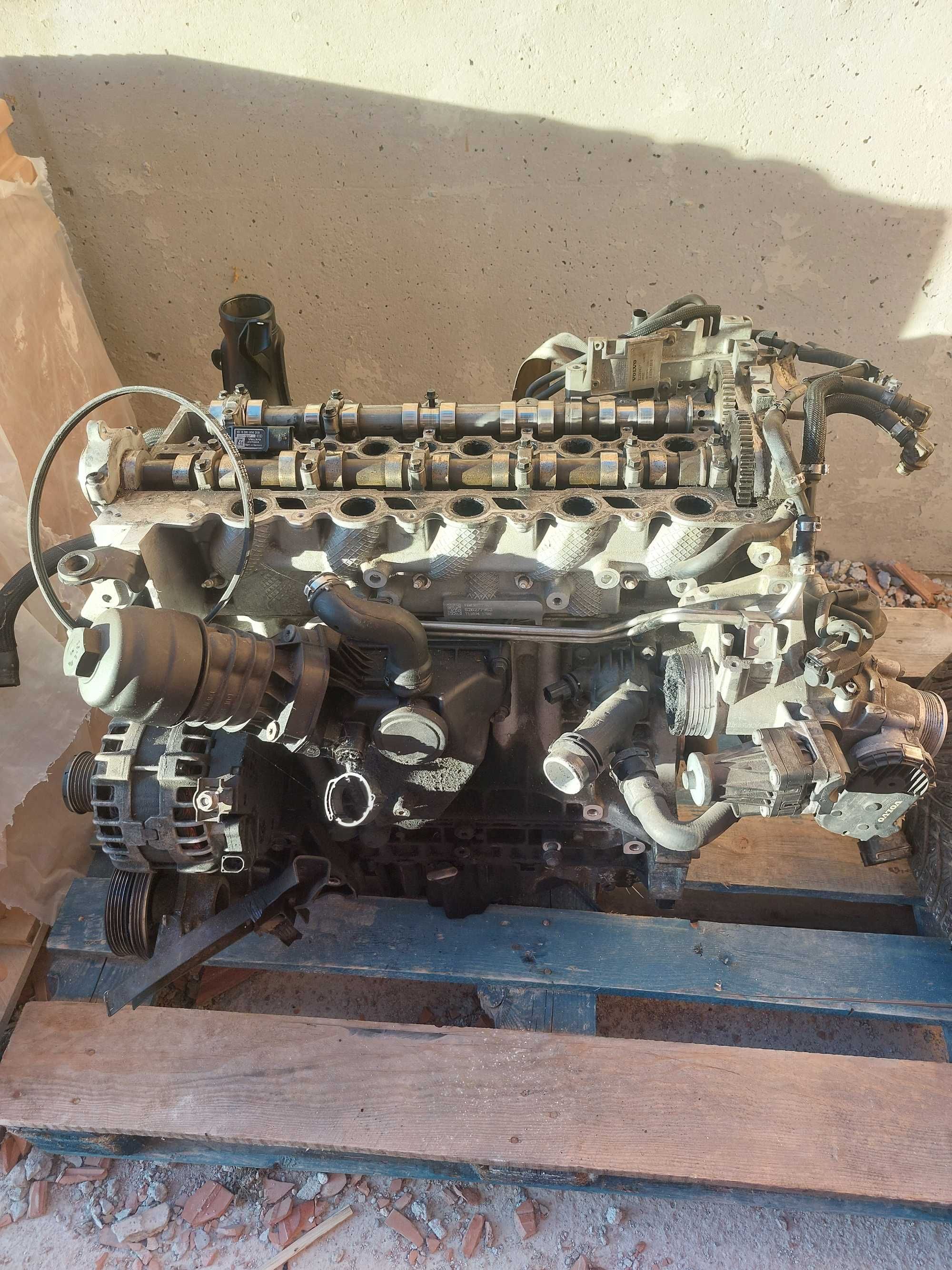 Двигател на части за Volvo 2.0diesel D3 D5204T.Щора и дясен стоп за B6