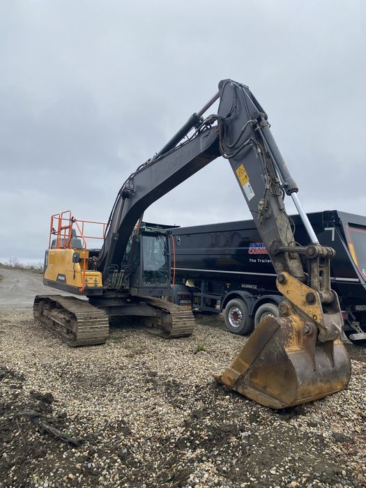 Excavator VOLVO EC 220