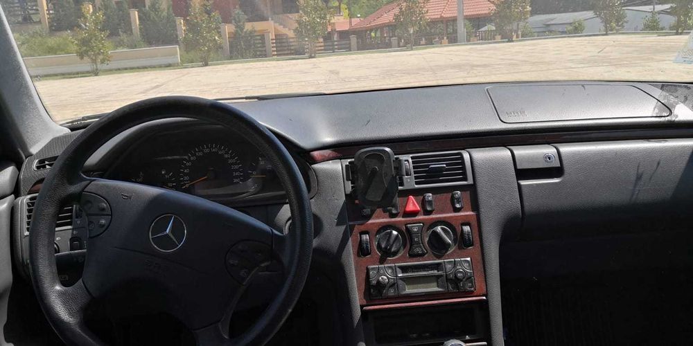 Vand Mercedes E klass w210 2.2 cdi stare buna