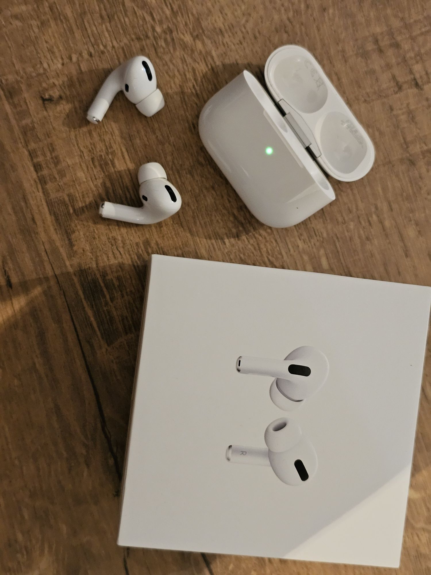 Airpods prowith MagSafe Charging Case