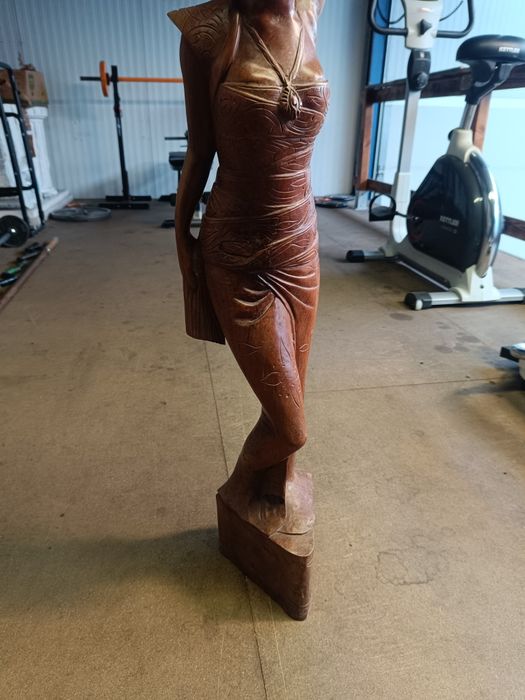 Голяма дървена статуетка от масивно дърво!