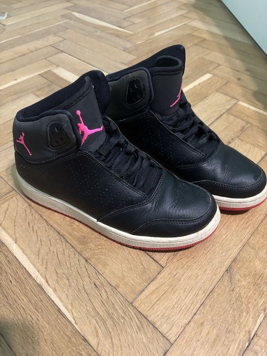 Продавам оригинални кожени кецове на Jordan