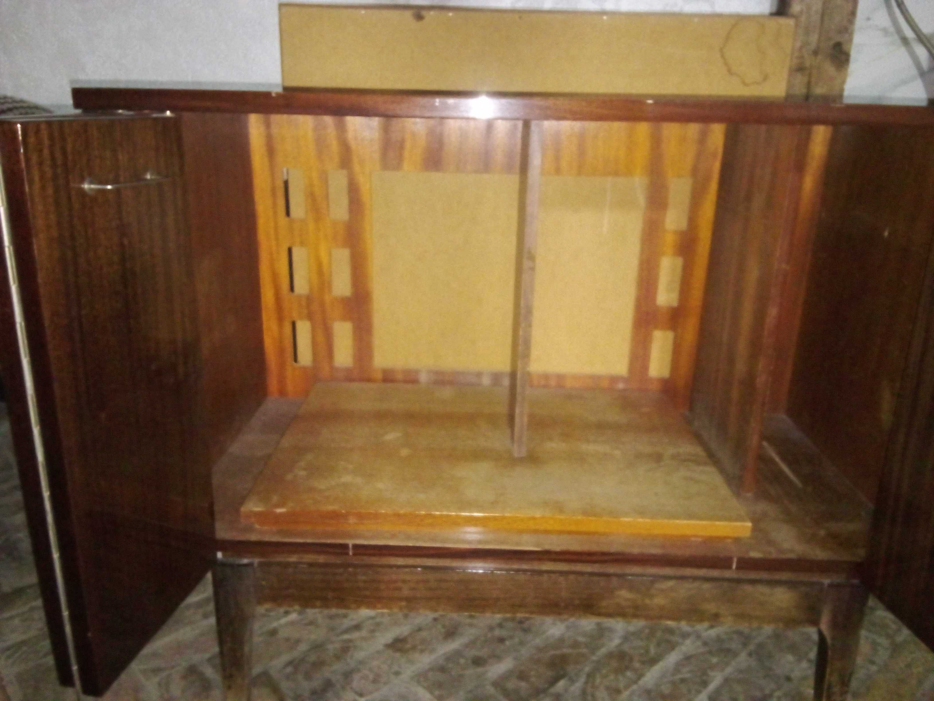 Tumba mebel sotiladi