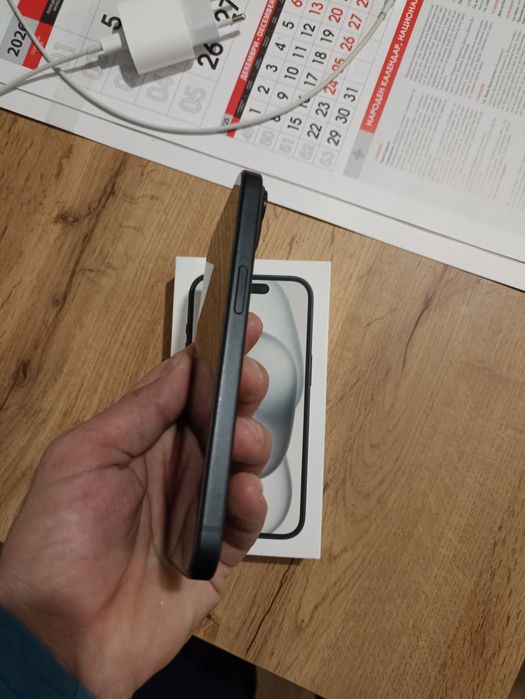 Продавам iPhone 15 като нов
