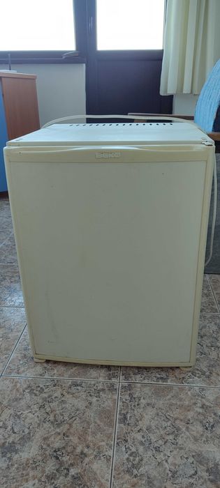 Продавам Мини бар хладилник Беко