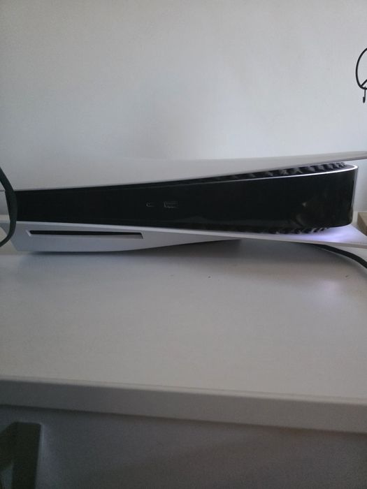 Vând Consola PlayStation 5 (PS5) 1TB, D-Chassis, White