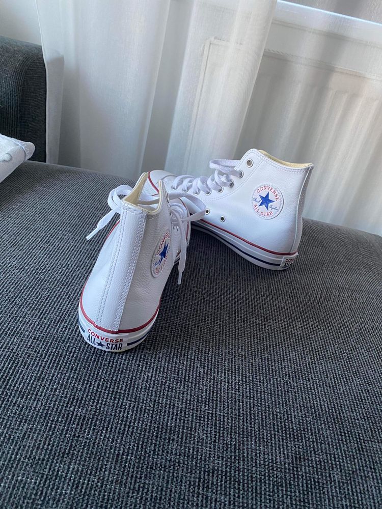 Vand Converse din piele Albi noi